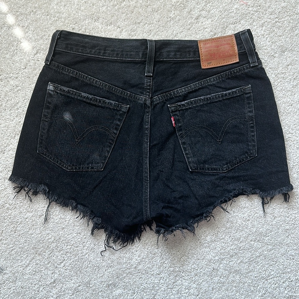Levi's Women's Premium 501 Original Shorts - Picture 3 of 9